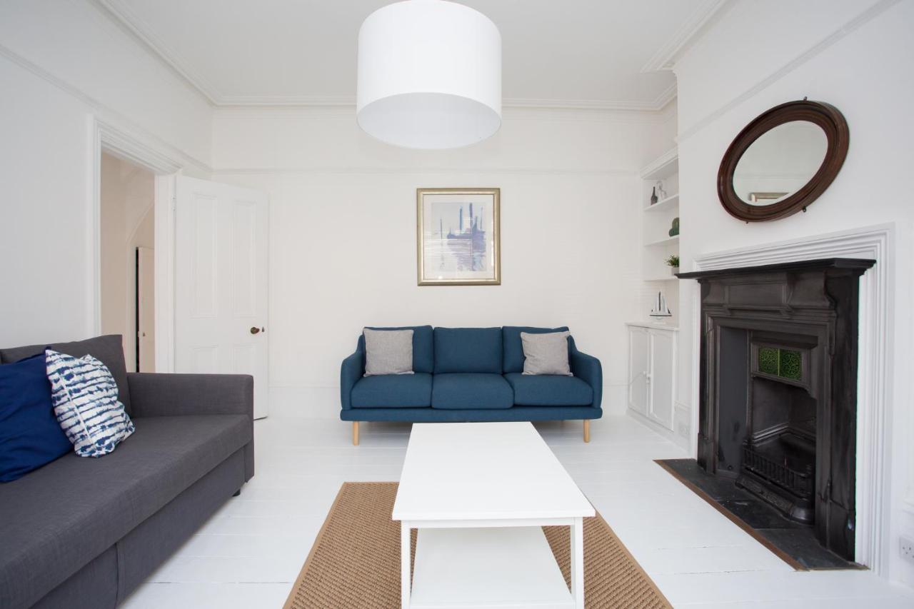 Elegant York House - On A Beach Road, Sleeps 12, With Sea Views Уърдинг Екстериор снимка