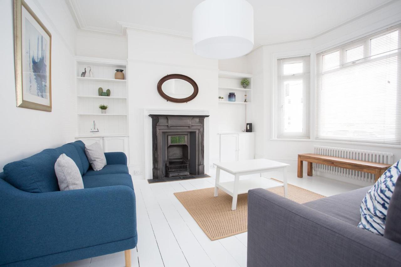 Elegant York House - On A Beach Road, Sleeps 12, With Sea Views Уърдинг Екстериор снимка